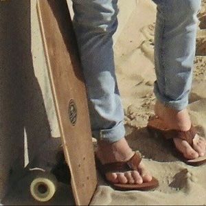 Mens Hollister flip flops